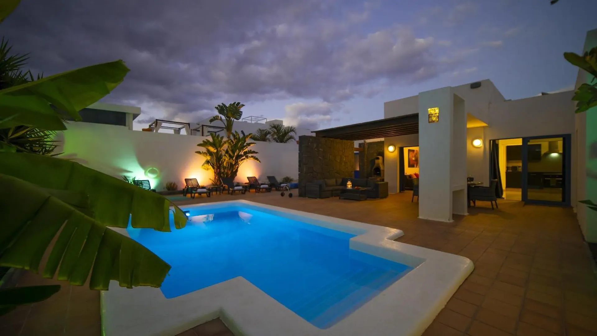 Excellent Playa Blanca Villa 4 Bedrooms Villa Mestana Modern Interiors Sea Mountain Views  Playa Blanca (Lanzarote)
