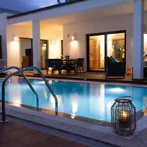  Villa Mamma Mia Pool Heat Private & Jacuzzi