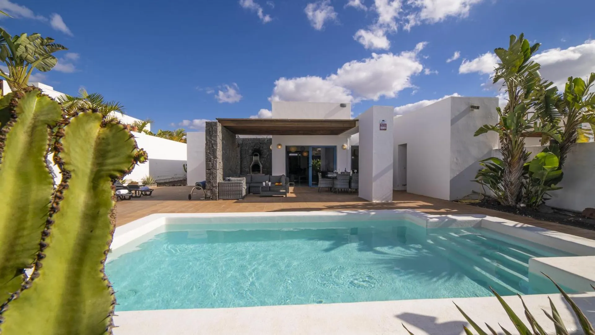 Excellent Playa Blanca Villa 4 Bedrooms Villa Mestana Modern Interiors Sea Mountain Views Španělsko